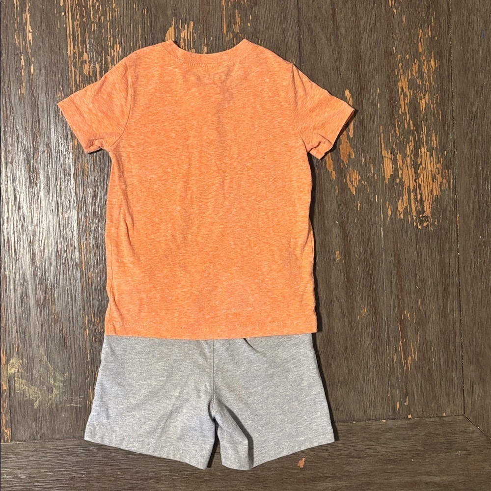 OshKosh B'gosh 3T Orange Crush Henley Shirt and Gravel Grey Pocketed Shorts, EUC - Picture 2 of 7
